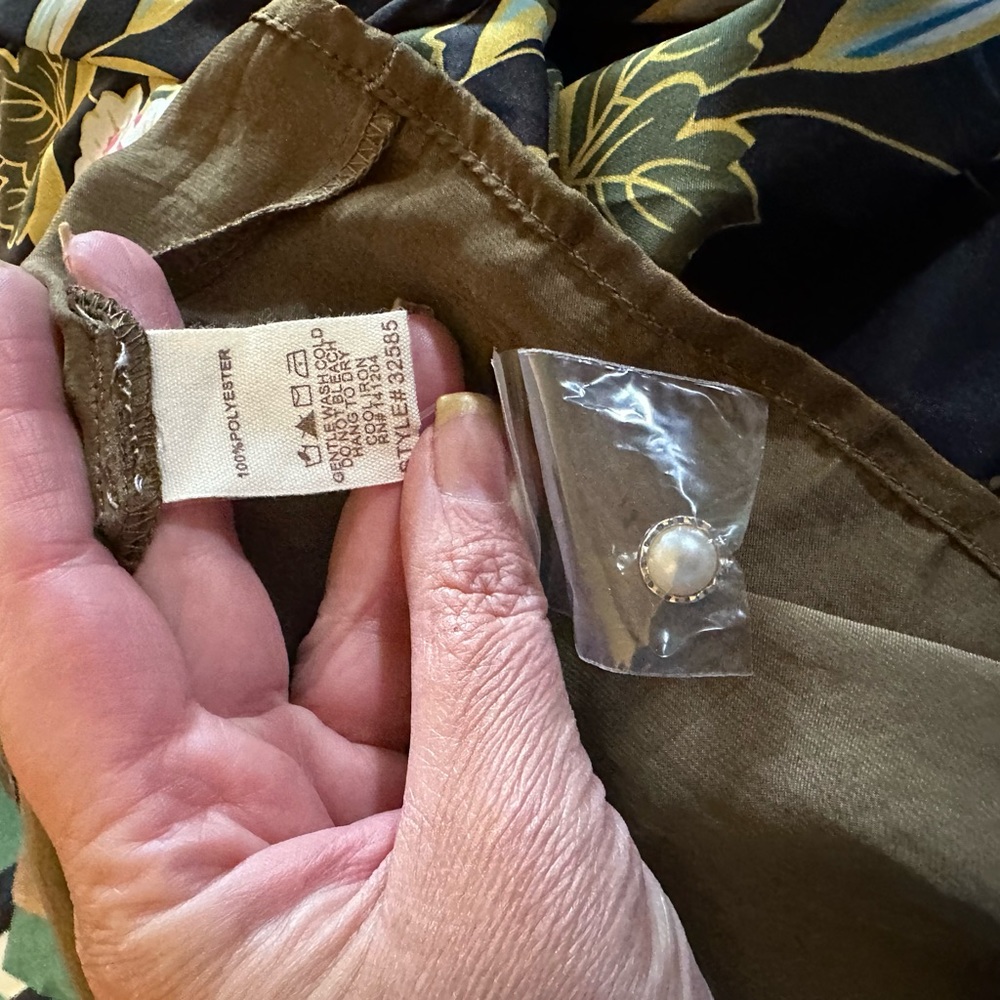 Hem & Thread blouse - Picture 4 of 4